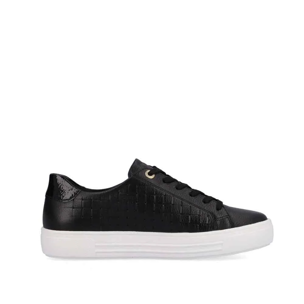 D0916-00 Black Sneaker