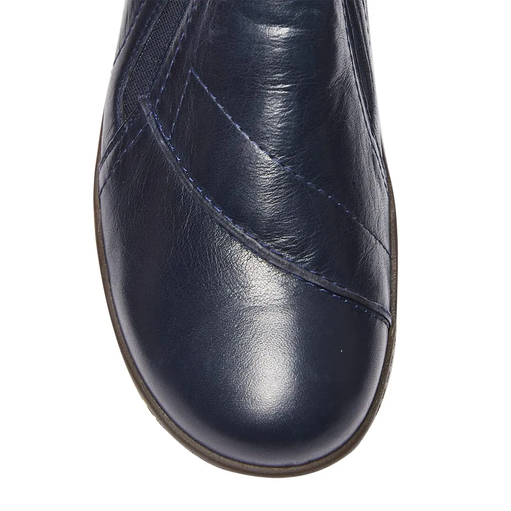 Latrobe Loafer in Navy Leather