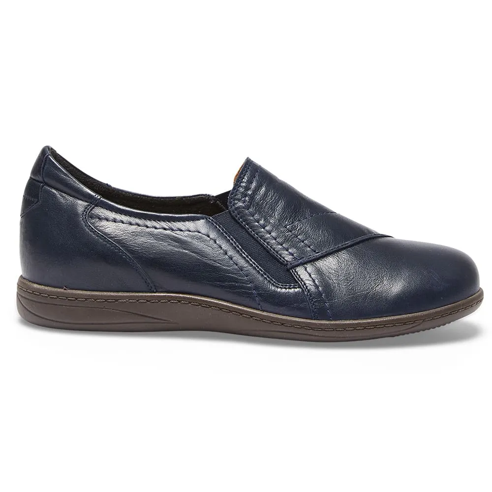 Latrobe Loafer in Navy Leather